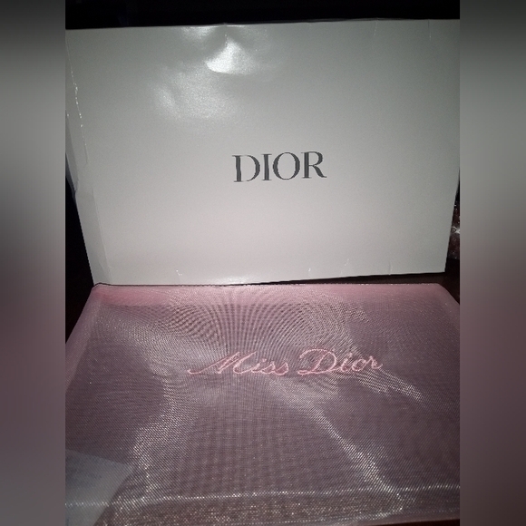 GIVEAWAY *****
Dior. New Miss Dior - Picture 2 of 4